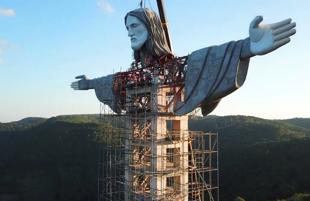 Video: Brazilië bouwt nieuw mega standbeeld van Jezus 14