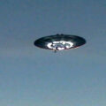 (Video) Passagier van vliegtuig filmt scherpste beelden van UFO ooit! 14