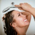 Je hoofdhuid grondig reinigen: Met deze tips pak je dit het beste aan 15